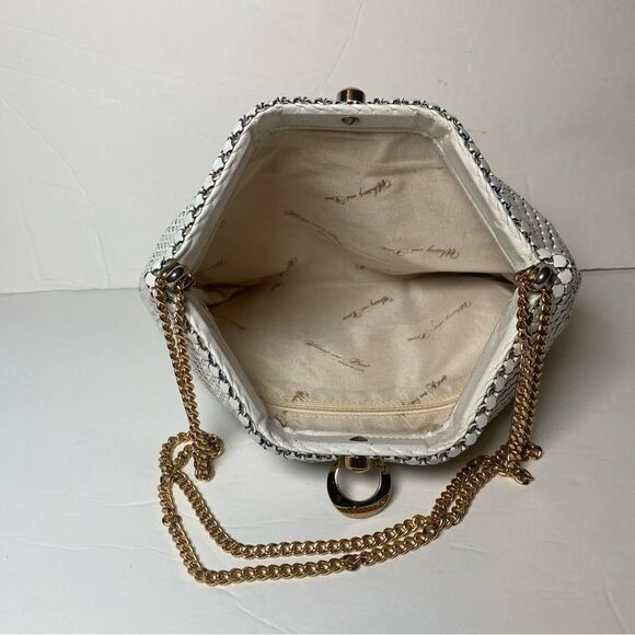 Whiting and Davis Vintage White Mesh Metal Purse W/Adjustable Gold Chain Strap - Picture 4 of 13